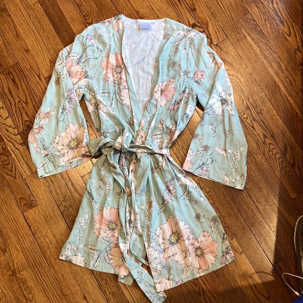 Nurtured 9 + Plum Pretty Sugar Floral Robe Wrap. Size M.